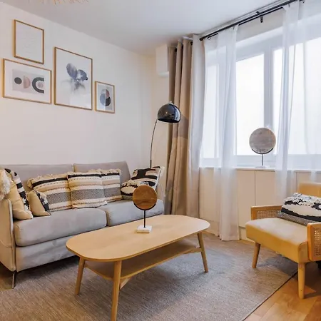 Modern - 2br-6p - République